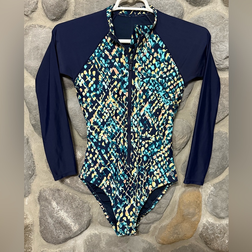 All In Motion Long Sleeve Zip Front Rash Guard One-Piece Swimsuit Women’s Medium